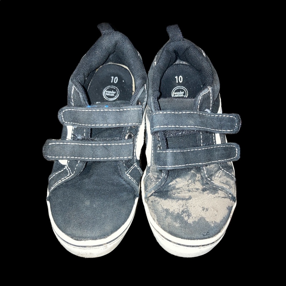 Black Tennis Shoes